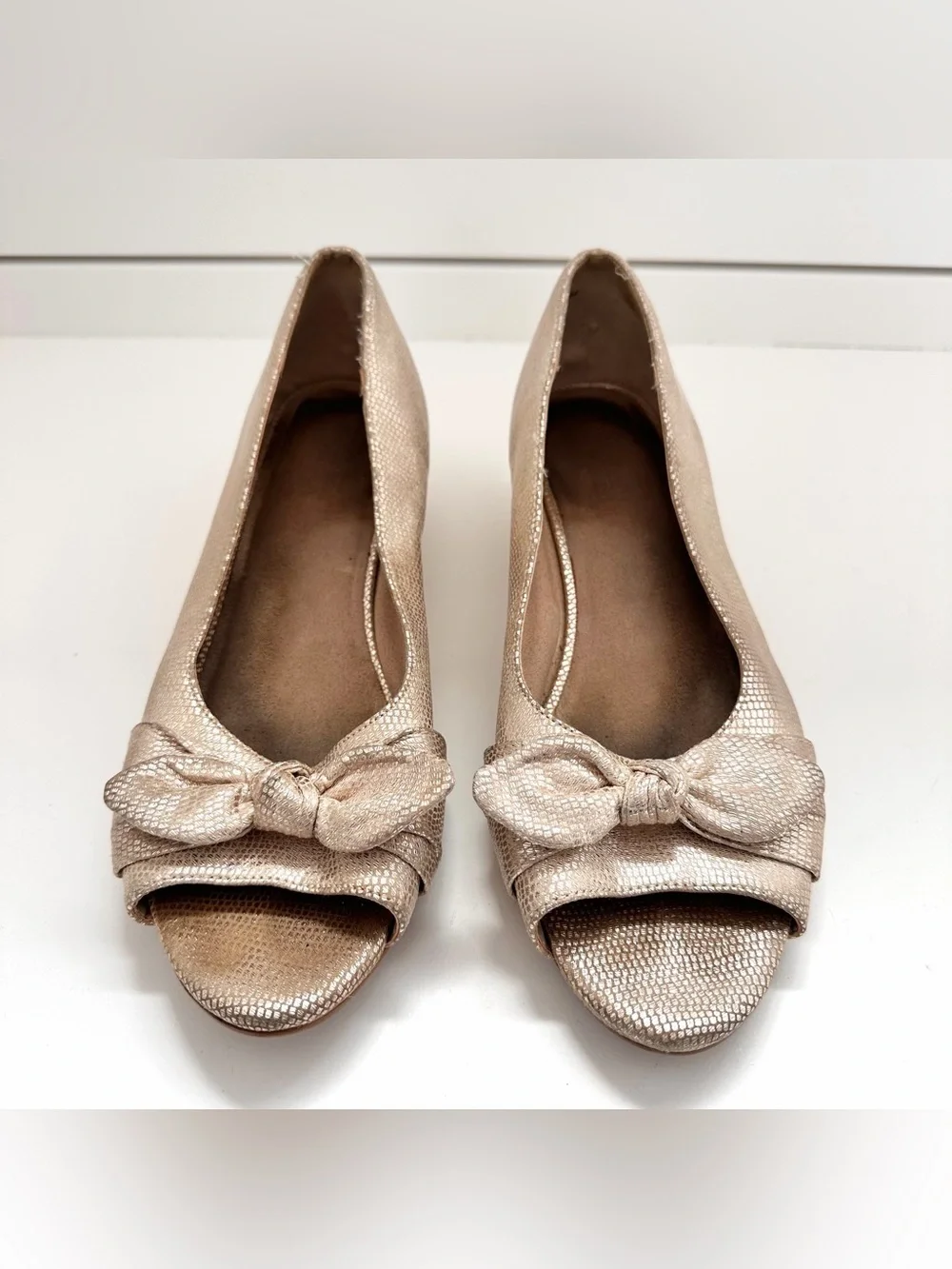 AEROSOLES Ship Deck Gold Snake Peep-Toe Bow wedge size 11
